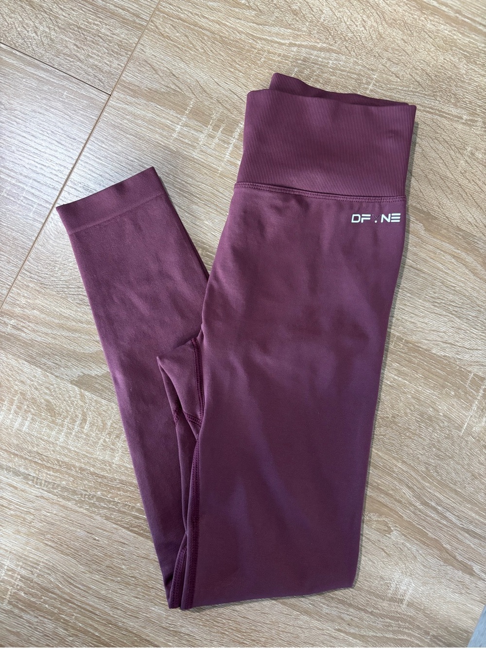 DFYNE Women's High-Waist Scrunch Leggings - Burgundy - Picture 2 of 2